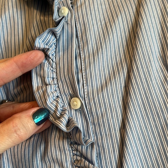 🆕 LOFT ruffle button up tank, blue & white pinstripe - Picture 7 of 7
